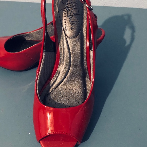 lifestride red pumps